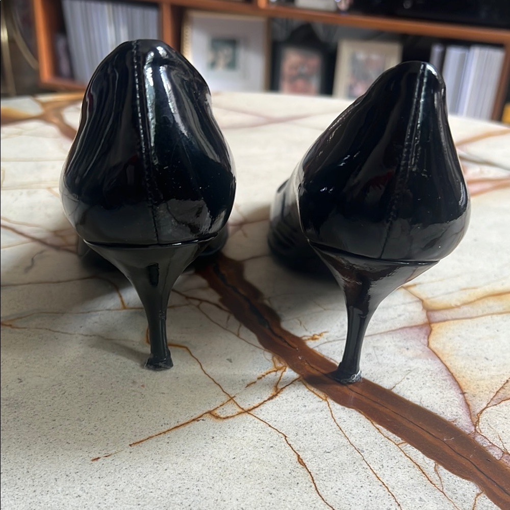 👠 Coach Black Patent Leather Pumps ✨ Timeless Elegance - Picture 5 of 9
